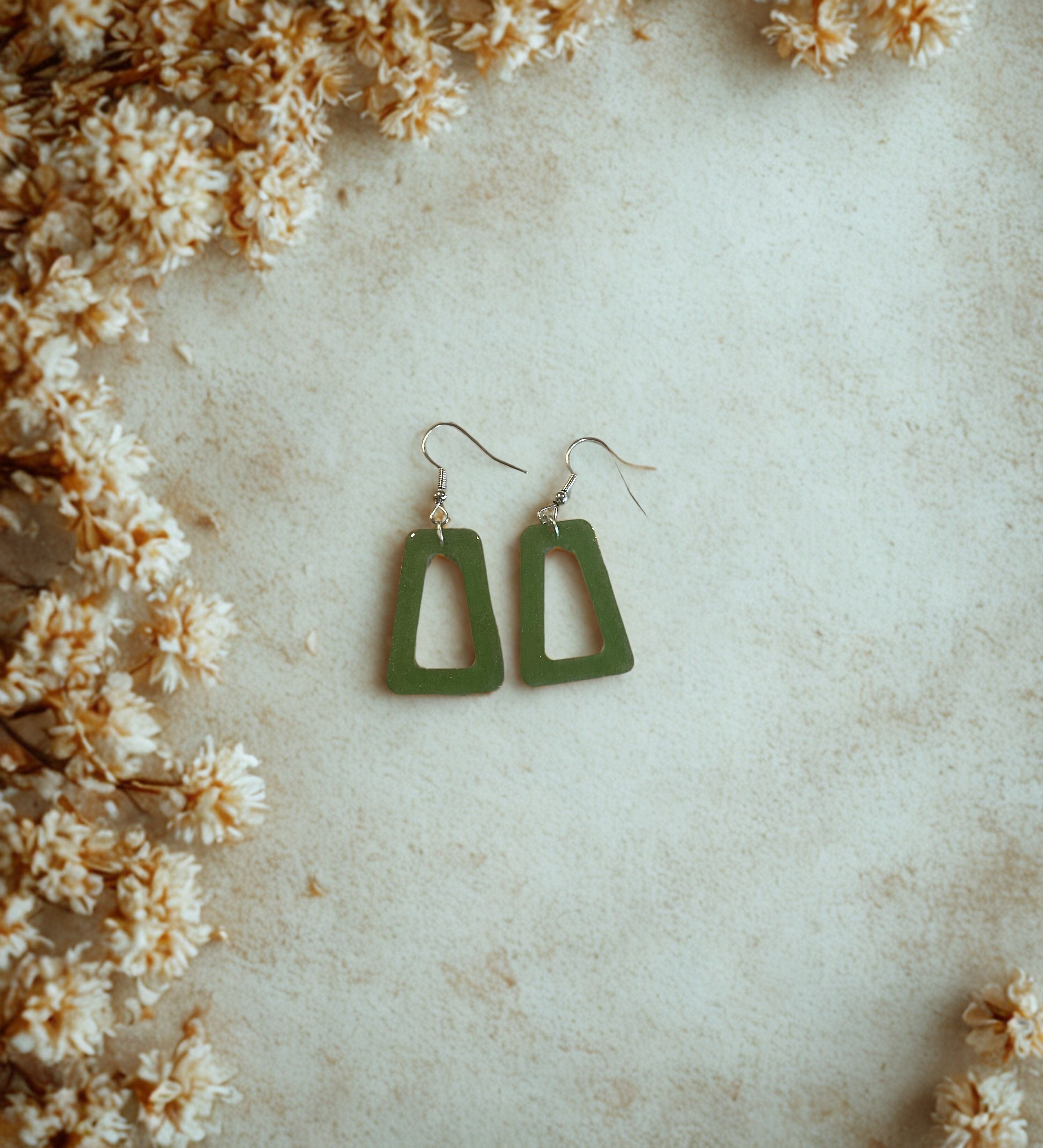 Aretes de Resina Marco Cónico